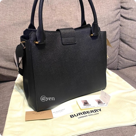 Burberry Medium soft grain buckle Shoulder bag - Picture 8 of 13